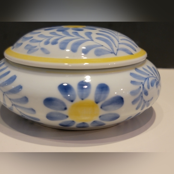 Andrea by Sadek Lidded Trinket Box Yellow, Blue & White Floral Pre-owned - Picture 1 of 7